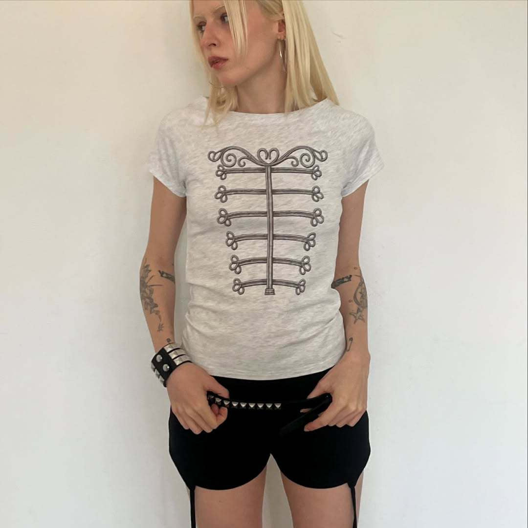 Damen Elegantes T-Shirt mit skulpturalem Design EB