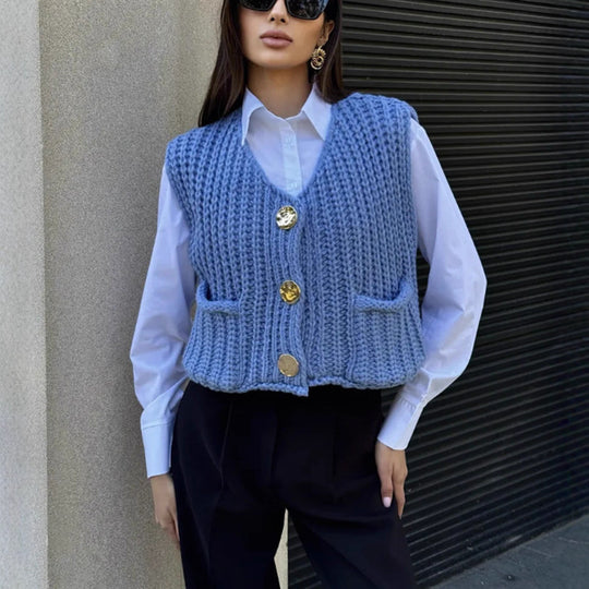 Damen Grobgestrickte Cropped Weste mit V-Ausschnitt und goldenen Zierknöpfen EB