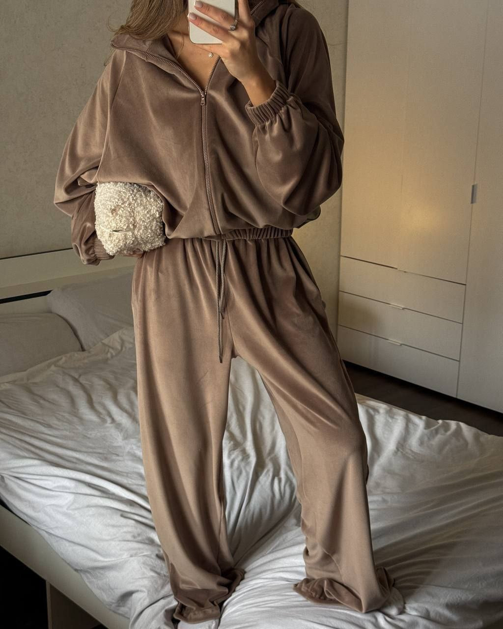 Damen lässiges Lounge-Zweiteiler Set mit Oversize Zipjacke und weitem Bundhose Eichborn Berlin