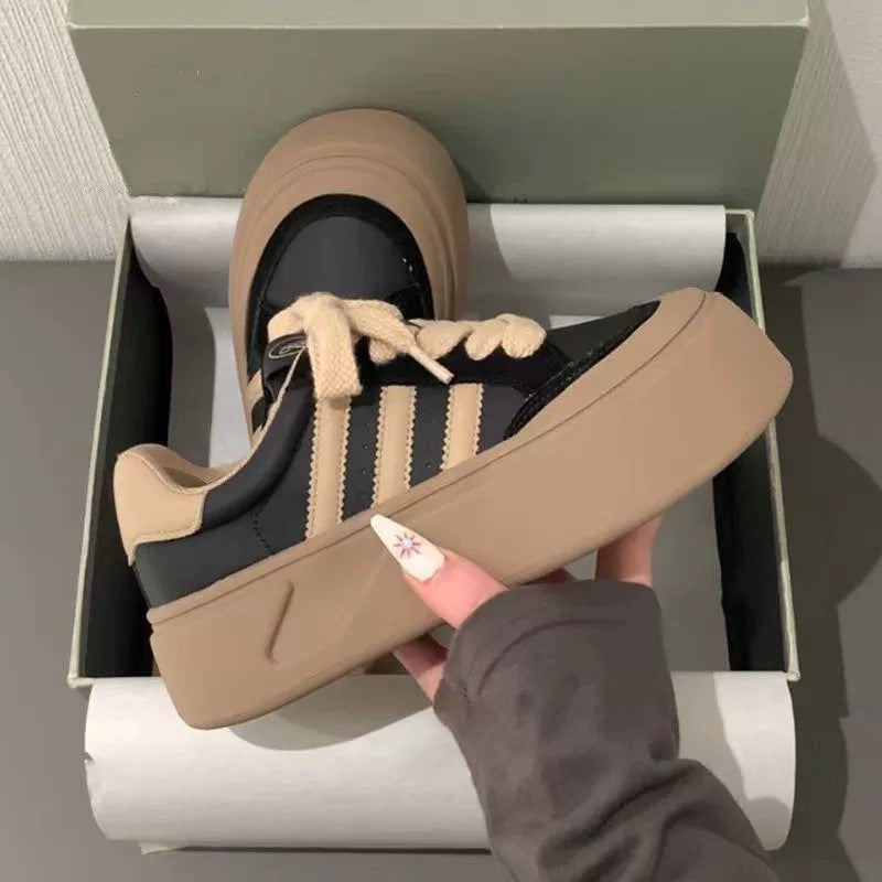 Damen Plattform-Sneaker mit strapazierfähigem Obermaterial und extrahoher Sohle EB