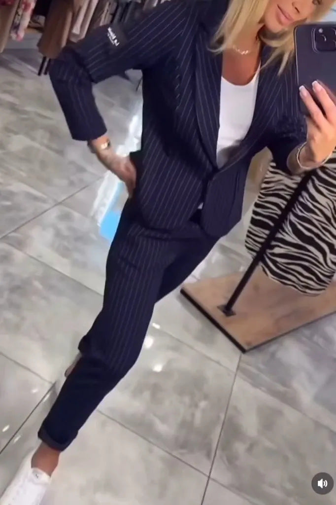 Damen Elegantes Blazer-Hosen-Set mit feinen Streifen EB