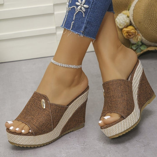 Damen Wedge-Pantoletten mit stylischem Textil-Obermaterial und dekorativem Schmuckdetail EB