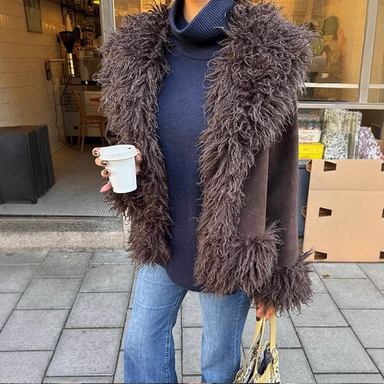 Damen lässige Kurzjacke aus plüschigem Material mit einzigartigem Schnitt EB