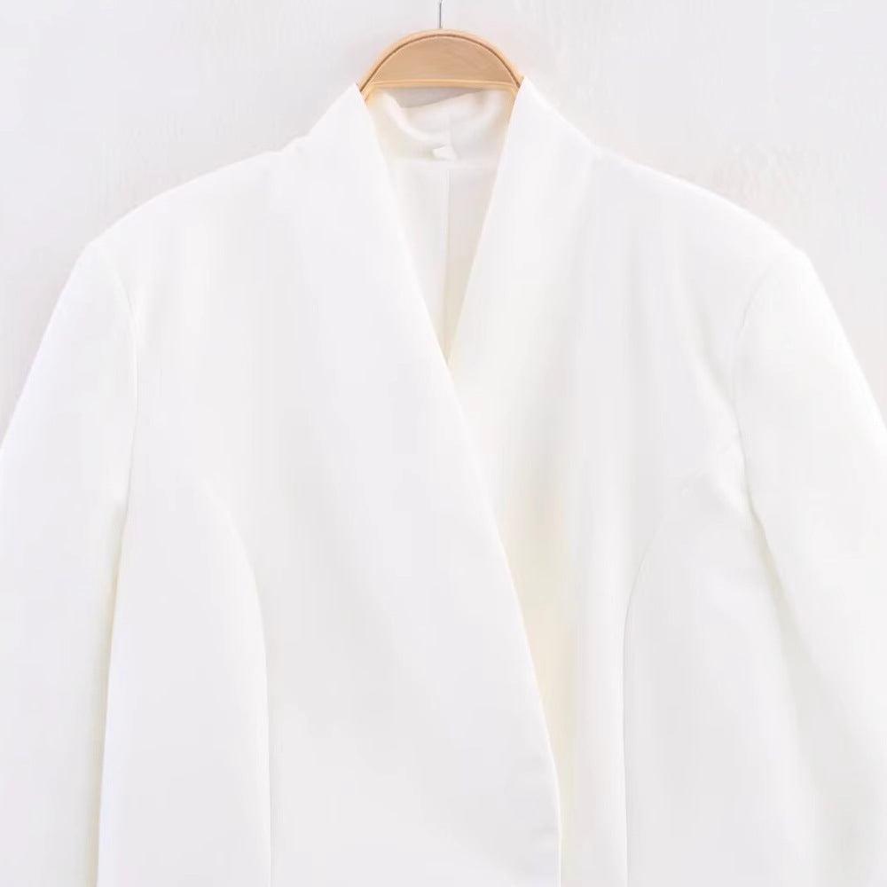 Damen Elegante Blazerjacke mit asymmetrischem Schnitt und modernen Details EB