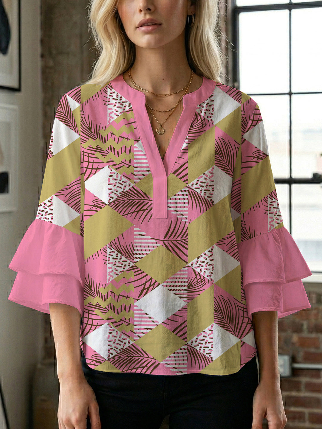 Damen Bluse mit voluminösen Flügelärmel und intensivem Blattmuster EB