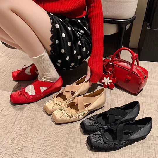 Damen Ballerinas mit modischem Kreuzriemendesign und perforierter Oberfläche EB
