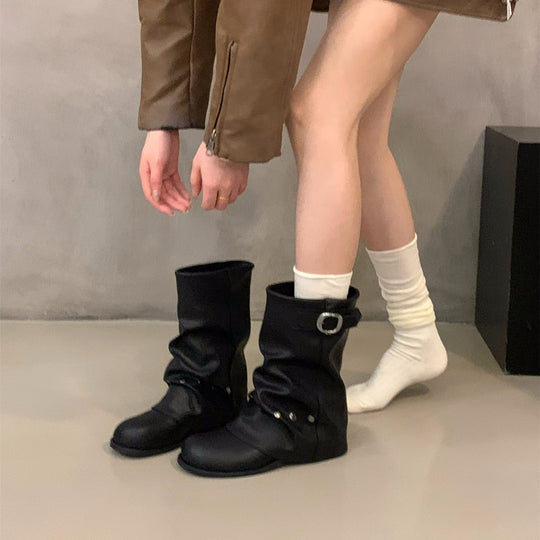 Damen modische Stiefel mit elegantem Faltenwurf und stylishen Druckknopfdetails EB