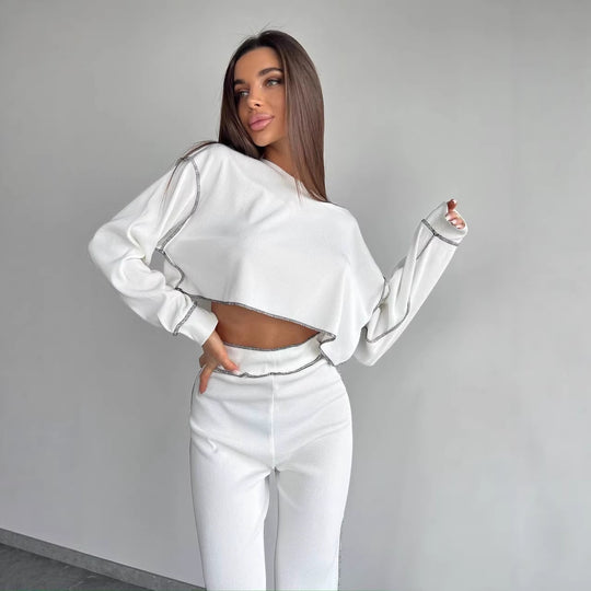 Damen Cropped Oversized-Sweatshirt mit Overlocknähten und High-Waist ausgestellter Hose Set Eichborn Berlin