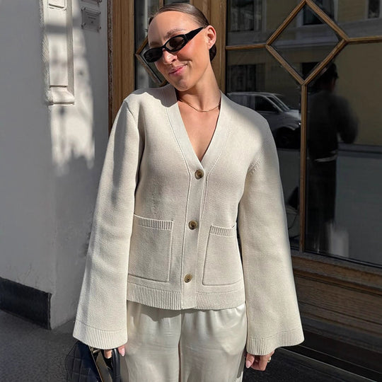 Damen lässige Strickjacke mit weitgeschnittenen Ärmeln und Knopfdetail EB