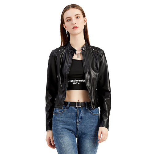 Damen nan kurze taillierte Kunstlederjacke mit Nietenbesatz und Stehkragen EB