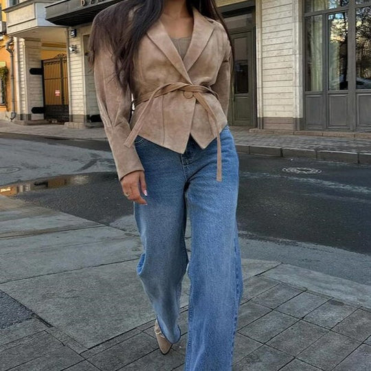 Damen Modische Wildlederjacke mit drapiertem Design und Taillengürtel EB