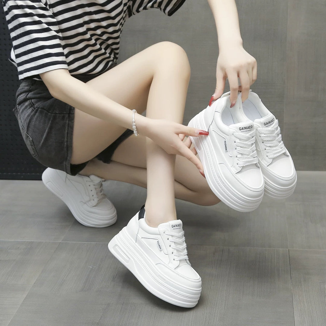 Damen Plateau Sneakers mit ergonomischer Sohle und modischem Design EB