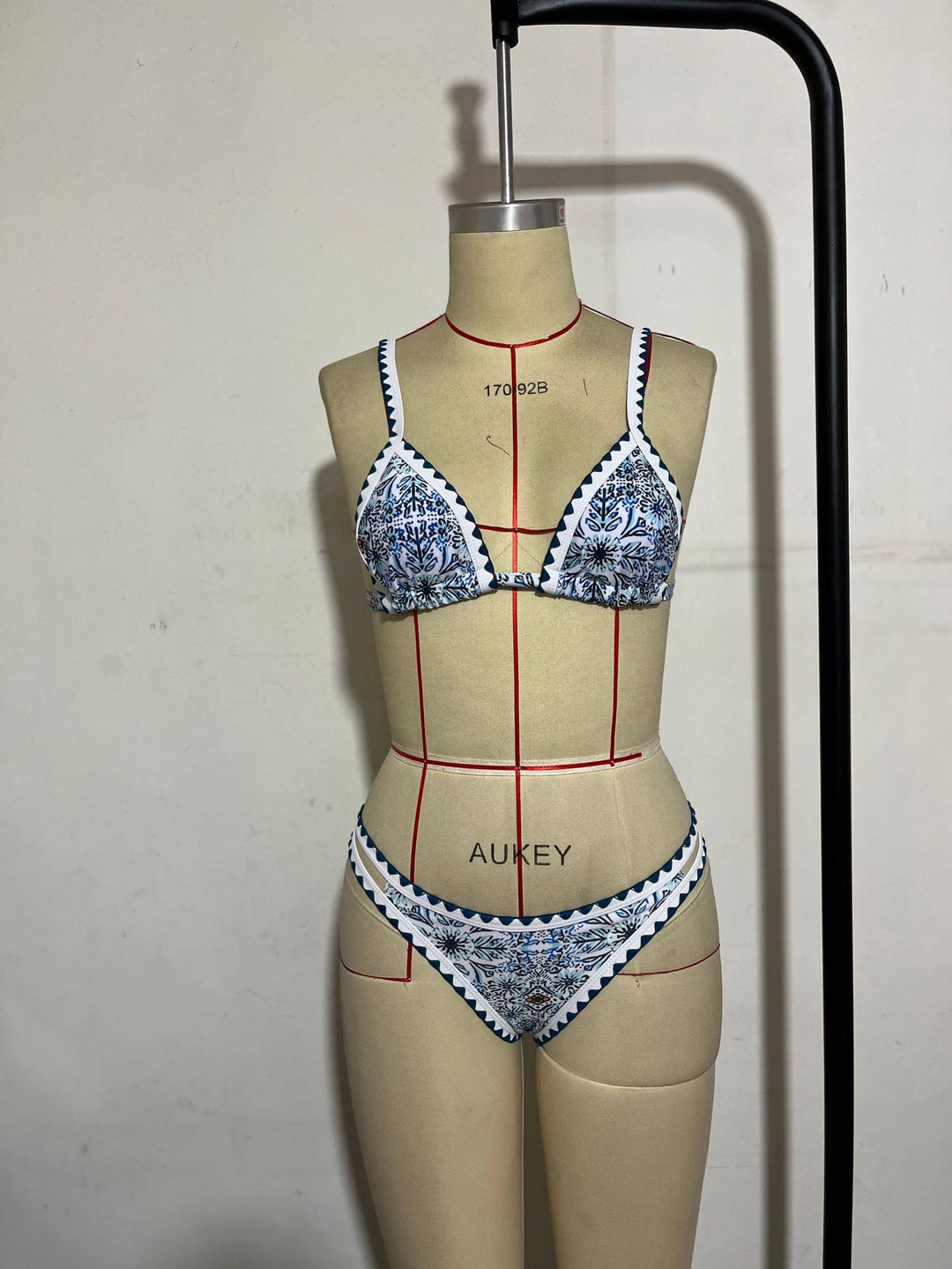 Damen Triangel-Bikini mit elegantem floralem Muster EB