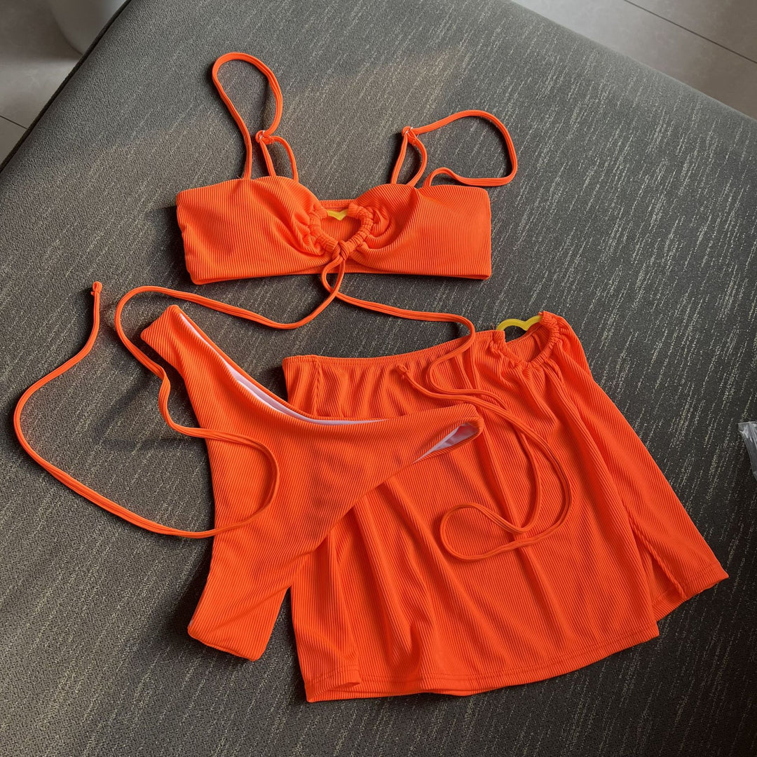 Damen Sportlicher Bikini mit Bandeau-Oberteil und lässigem Rock EB