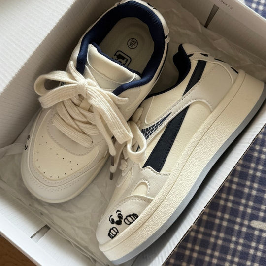 Damen Sneakers mit verspielt-nostalgischem Design EB