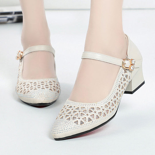 Damen Elegante Pumps mit kunstvollem Riemen und filigranem Detail EB