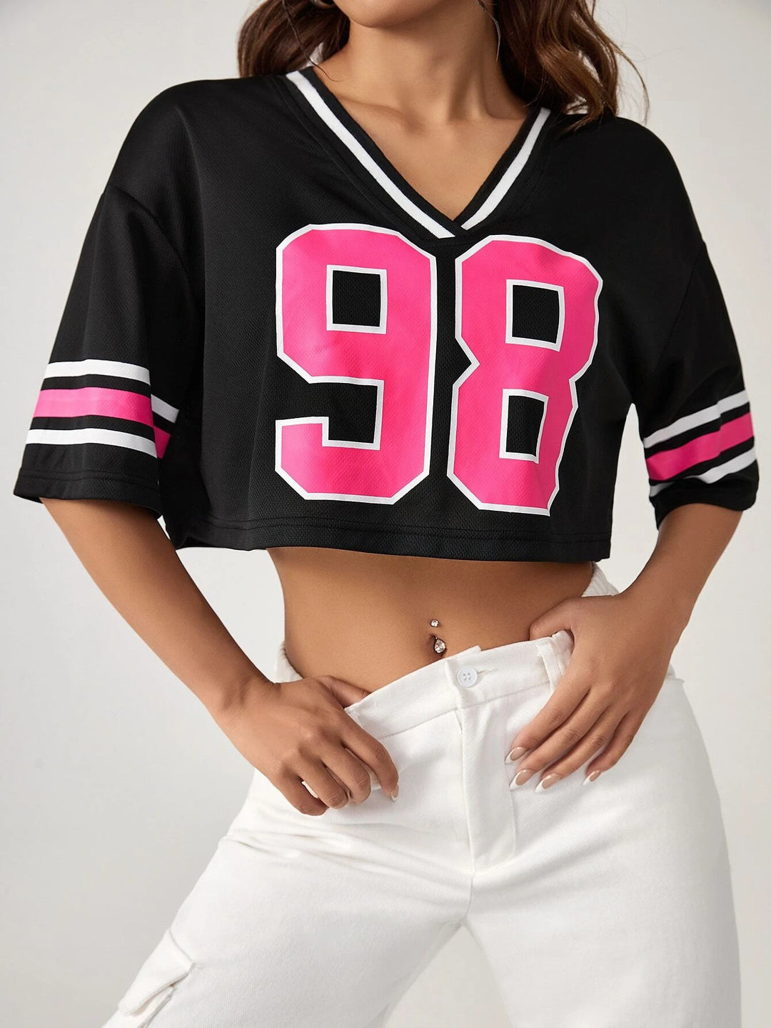 Damen Crop-Top mit sportivem V-Ausschnitt und grafischem Druck EB