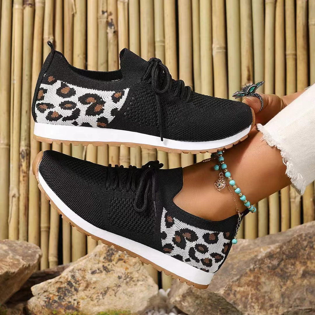 Damen Atmungsaktive Sneaker mit dekorativem Schnürsystem und flexiblem Fußbett EB
