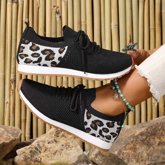 Damen Atmungsaktive Sneaker mit dekorativem Schnürsystem und flexiblem Fußbett EB
