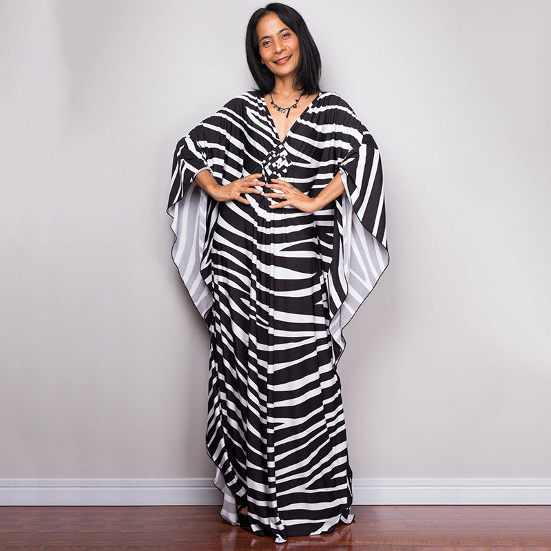 Damen Maxikleid mit kunstvollem Pfauenmuster und seitlichen Schlitzen Heidi Mode