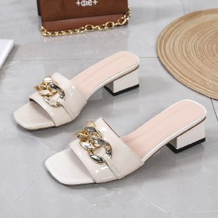 Damen Offene Mules mit glamourösem Schmuckdetail EB