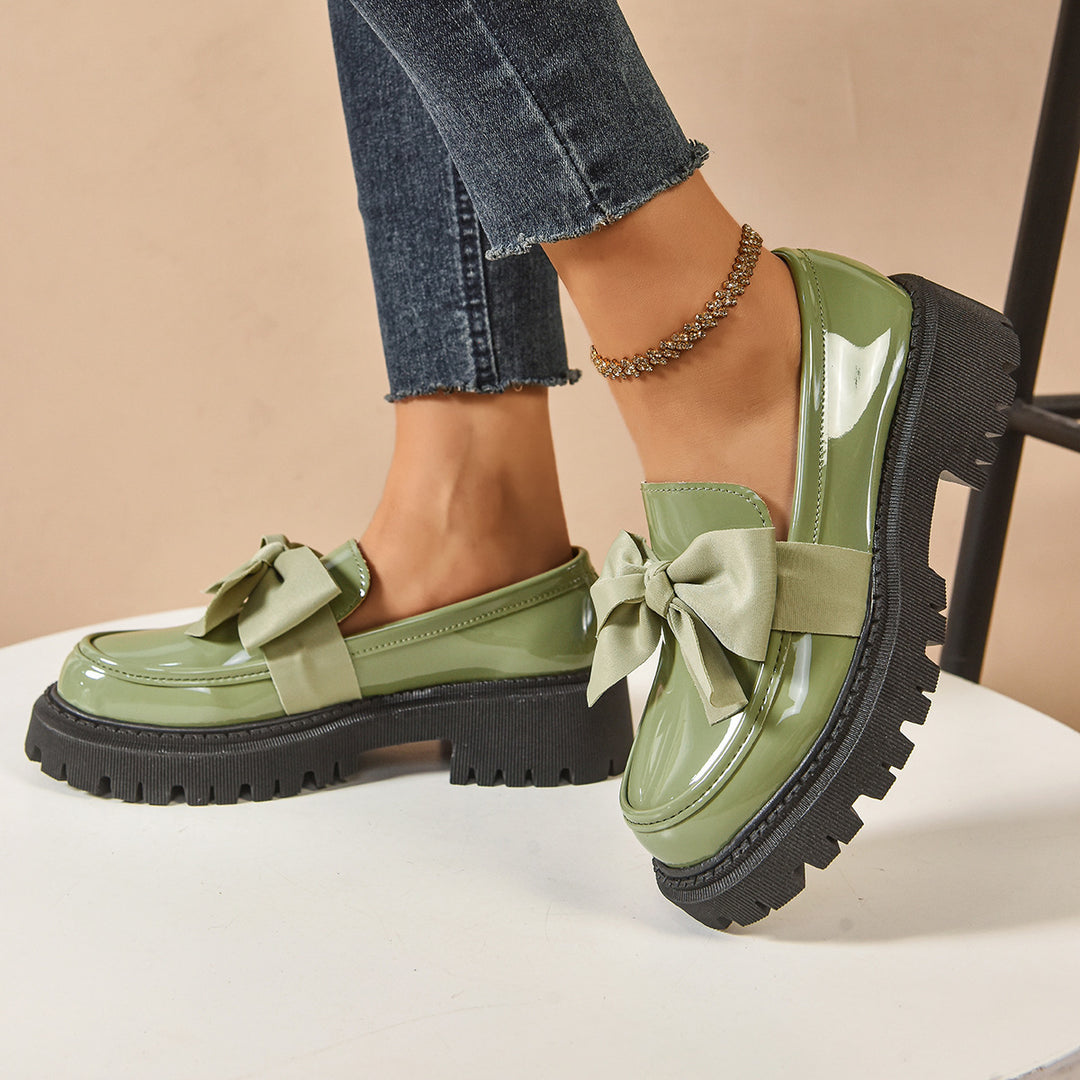 Damen Glänzende Plateau-Loafer mit übergroßer Zierschleife und grober Profilsohle EB