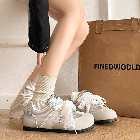 Damen Sneakers mit verspieltem Schnürdesign und komfortabler Dämpfung EB