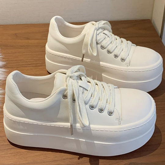 Damen Retro Plateausneaker mit zweifarbiger Lederoptik und extrahoher Gummiplattform EB
