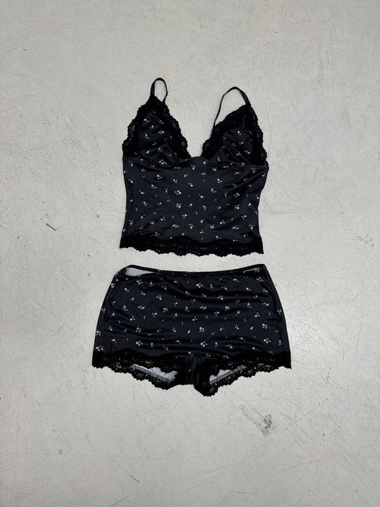 Damen Nachtwäsche-Set mit zarten Spitzenakzenten und verspieltem Blumenmuster EB