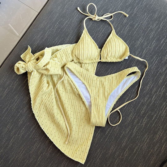 Damen Bikini-Set mit leicht glänzendem Design und verspieltem Wickelrock EB