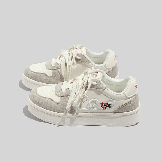 Damen Komfortable Freizeitsneaker mit modischem Stickereidesign EB