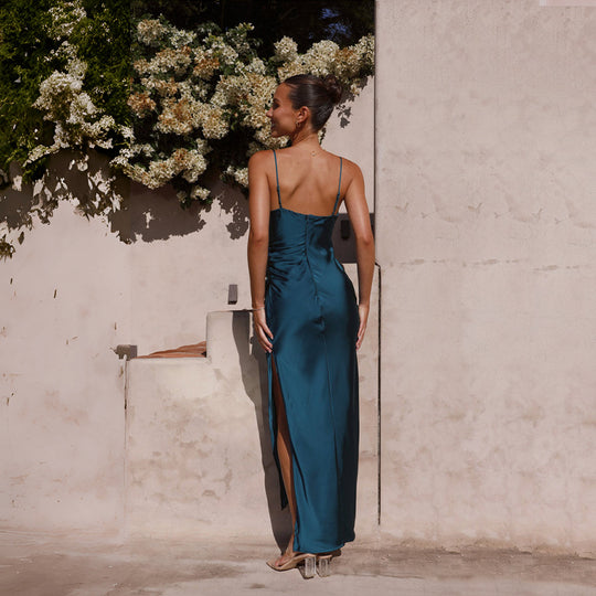 Damen Elegantes Abendkleid mit asymmetrischem Schnitt und seidigem Glanz EB