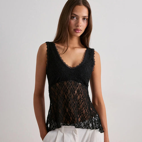 Damen Spitzentop mit elegantem Schnitt und durchscheinendem Design EB