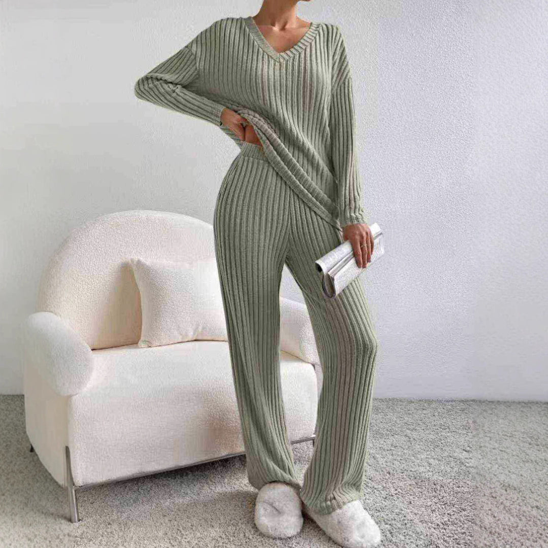 Damen Strickanzug mit lässigem V-Ausschnitt EB