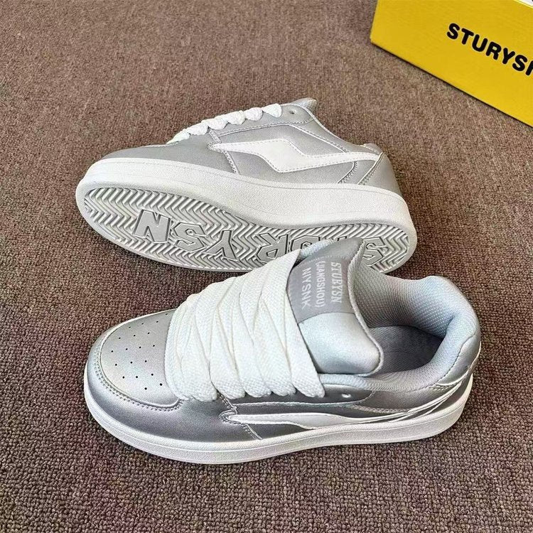 Damen Sneakers mit glänzendem Obermaterial und bequemer Schnürung EB