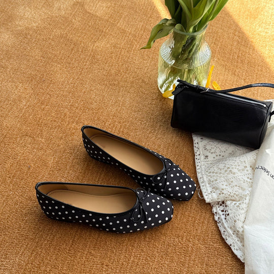 Damen Ballerinas mit einzigartigem Punktmuster und elegantem Riemchen EB