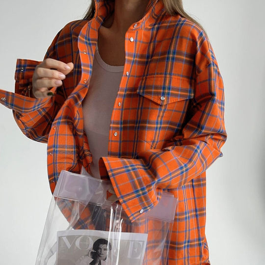 Damen Gemütliches Karoshirt mit hohem Kragen und Knopfverschluss EB