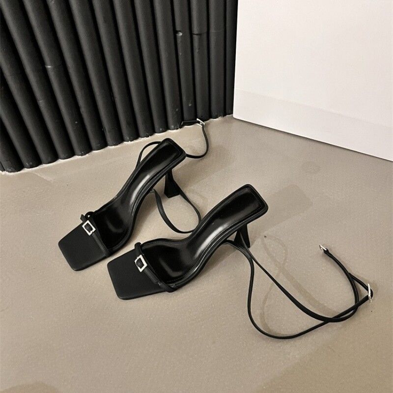 Damen elegante Sandalen mit filigranen Riemen EB