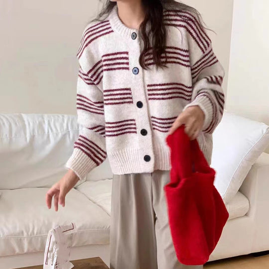 Damen modische Strickjacke mit feiner Streifenstruktur und dekorativen Knöpfen EB