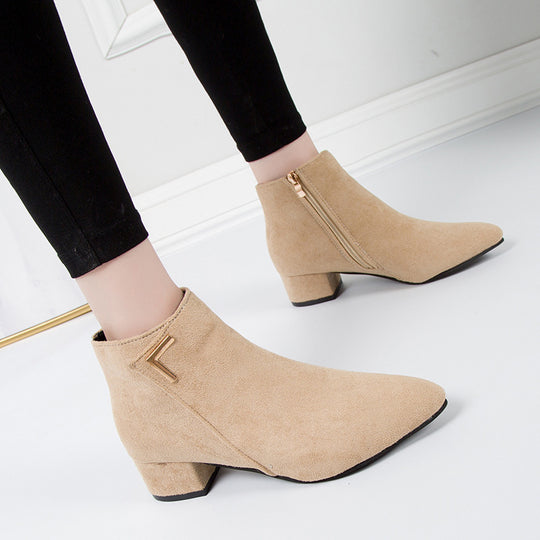 Damen elegante Ankle-Boots mit schmalem Absatz und metallischem Detail EB