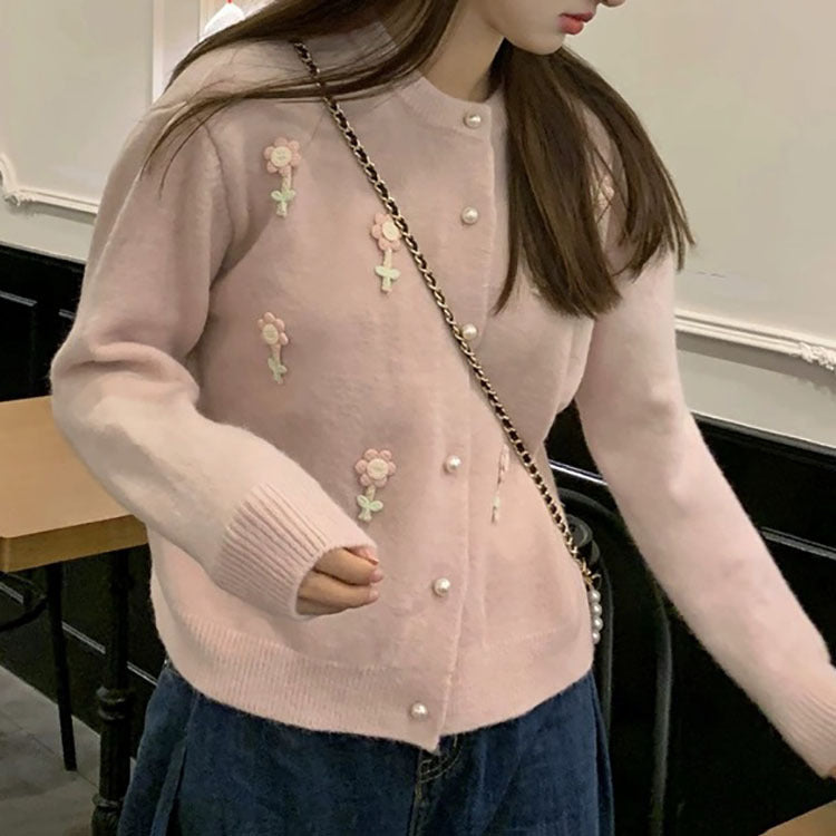 Damen Strickjacke mit kunstvollen Blumenapplikationen und eleganten Perlenknöpfen EB