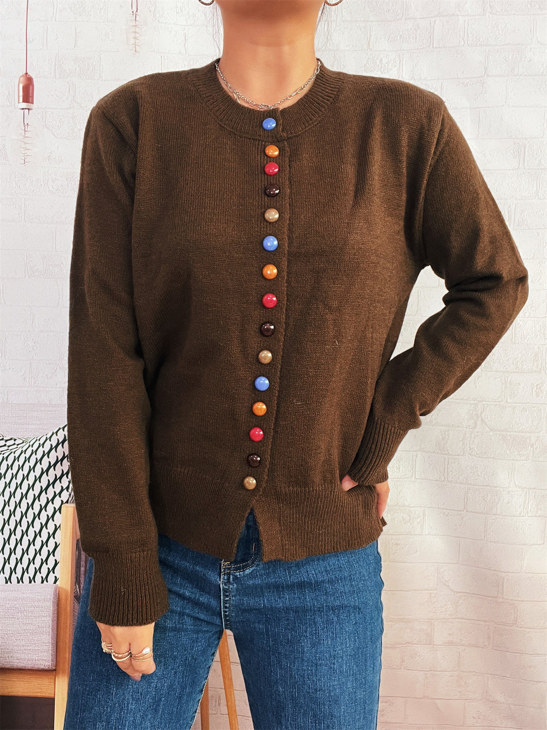 Damen stilvolle Strickjacke mit bunten Knöpfen EB