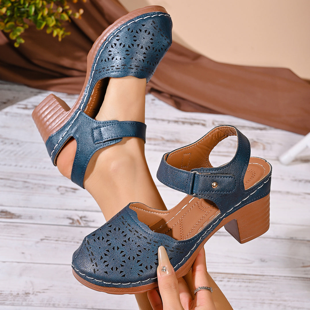 Damen Riemchen-Pantoletten mit filigranem Muster und bequemem Blockabsatz EB