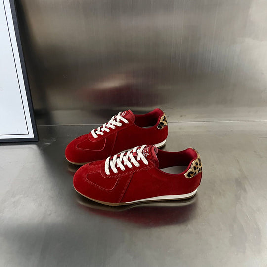 Damen Sportliche Sneakers mit modischem Wildleder-Obermaterial und einzigartigen Akzenten EB