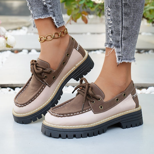 Damen Sneakers mit robustem Profil und dekorativen Schnürsenkeln EB