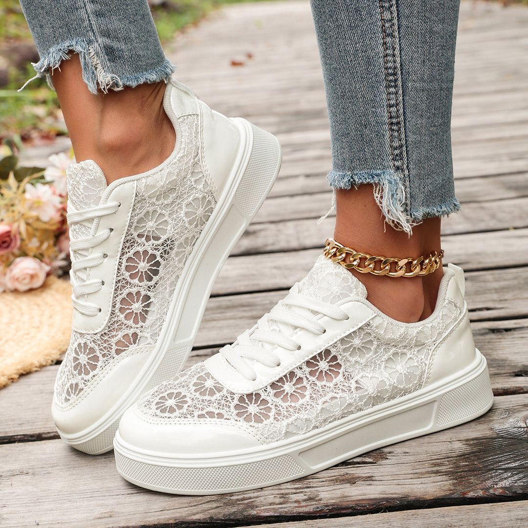 Damen Sneaker mit floralem Spitzen-Design und glänzender Oberflächenstruktur EB