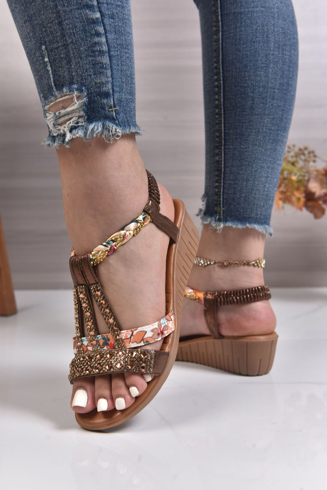 Damen Elegante Sandalen mit modischen Glitzer- und Blumenapplikationen EB