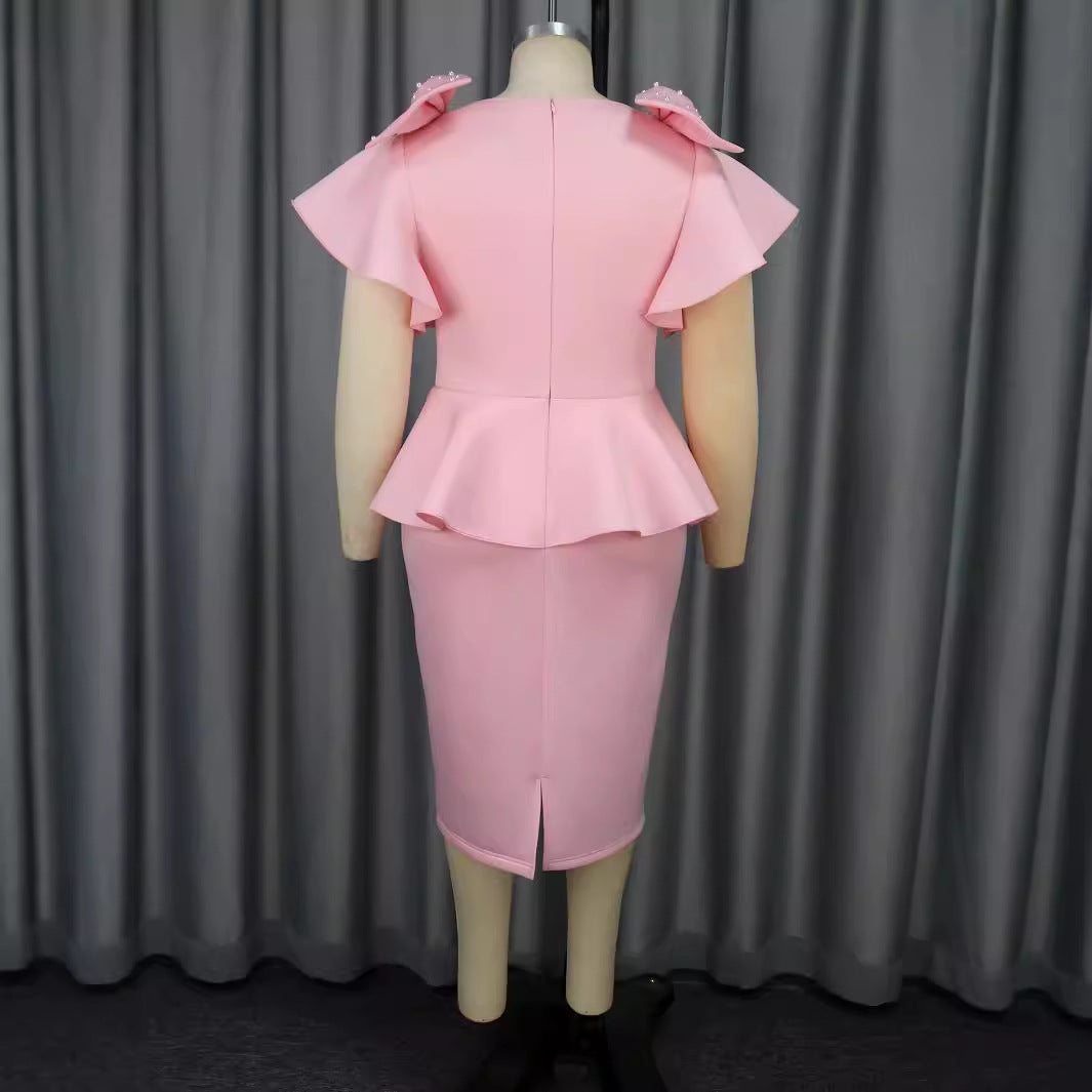 Damen Elegantes Kleid mit voluminösen Rüschensäumen und Perlenakzenten EB