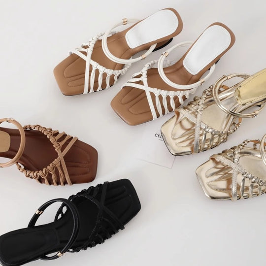 Damen Sandalen mit elegantem Riemendesign und glamourösem Glanz EB