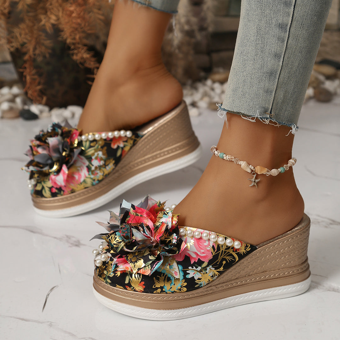 Damen Wedge-Pantoletten mit floralem Design und eleganten Perlenakzenten EB